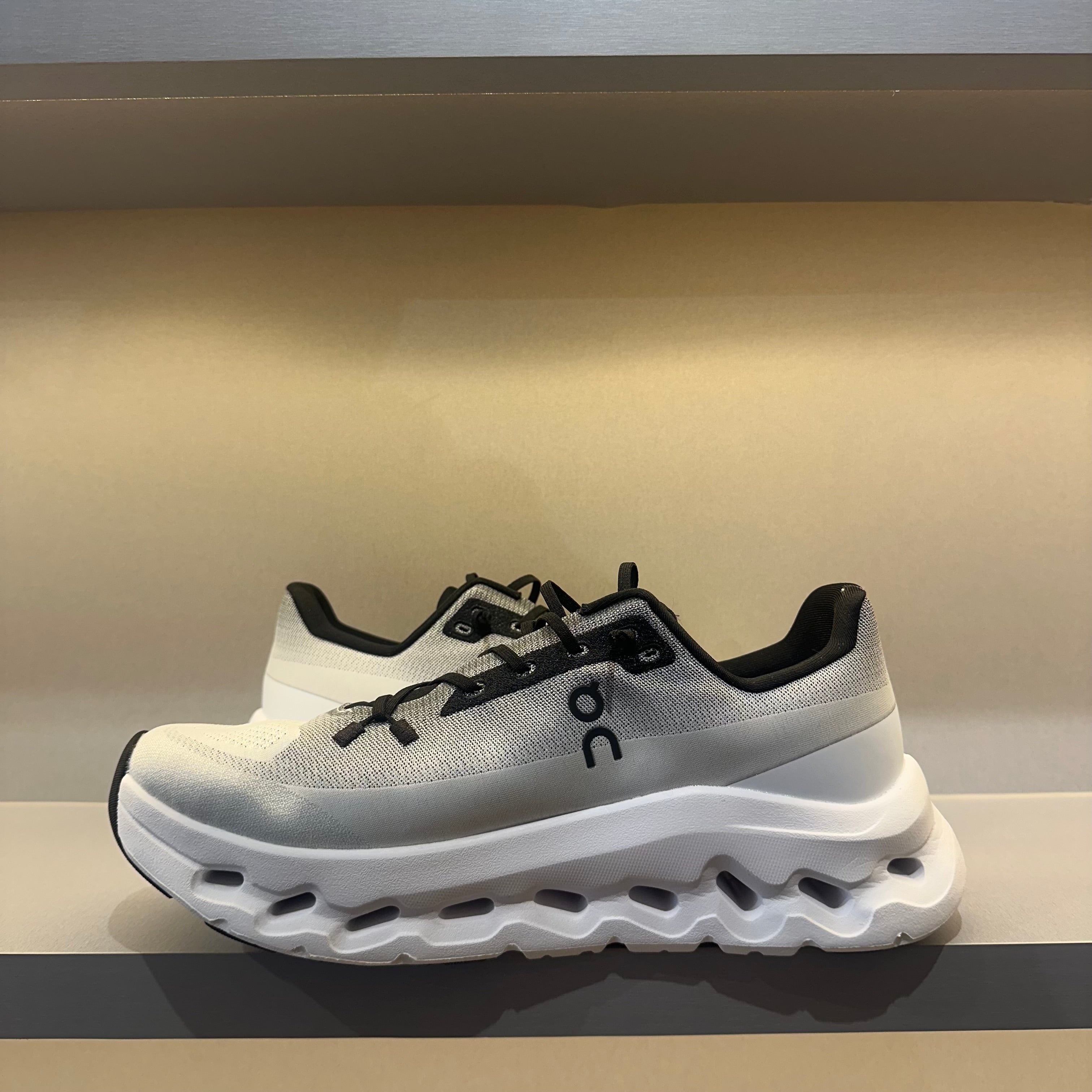 On Running Cloudtilt Black Ivory (Pronta Entrega)